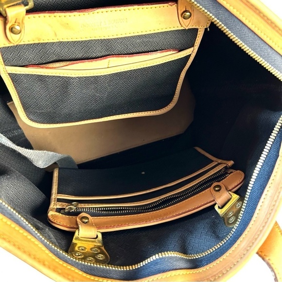 Dooney & Bourke Black and Tan Tote Bag - Picture 12 of 15
